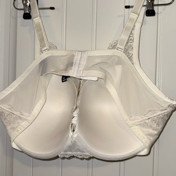 Cream Lace Full-Coverage Bra with Adjustable Straps - Picture 5 of 13
